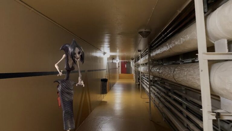 Mom from Coraline on the loose in the munnels