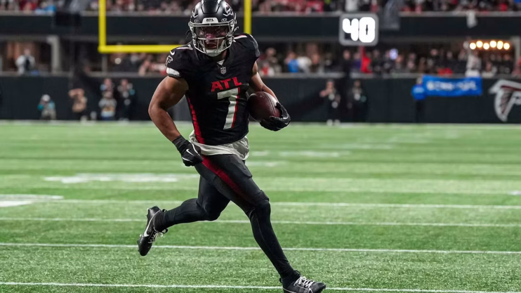 atlanta falcons running back bijan robinson 7 runs for a touchdown against the carolina panthers during the second half at mer